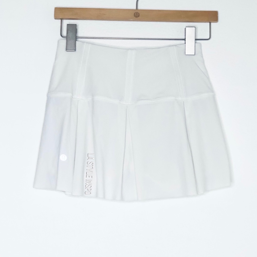 Lululemon Lost In Pace Skirt White pleads Size 2